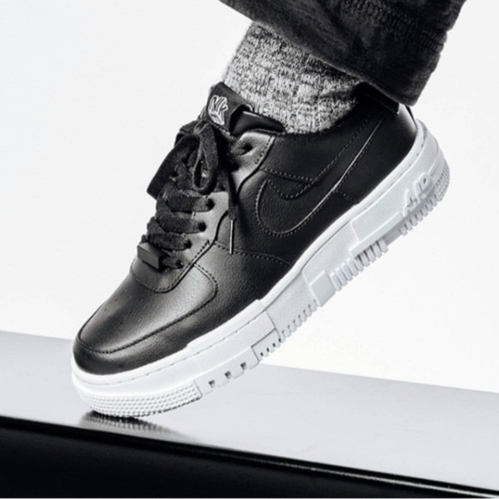 Nike Air Force 1 AF1 Pixel Black/White Women's Size 10 EXCELLENT CONDITION